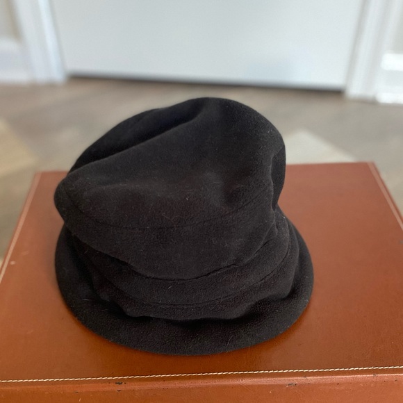 WOMANS LUSH FLEECE BUCKET HAT BLACK - Picture 5 of 7